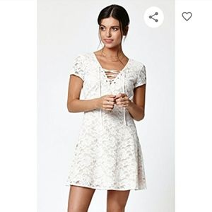 Kendall & Kylie Lace-up Front short sleeve dress
